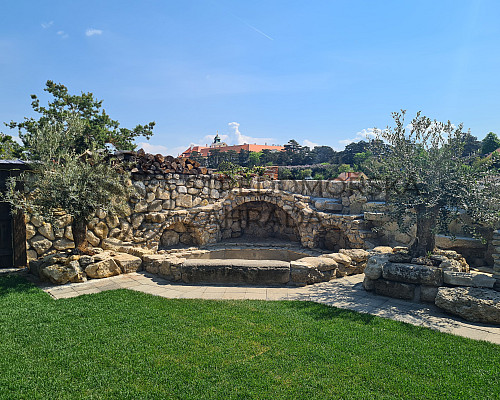 Valtice - Vinařství a penzion Archivní sklepy